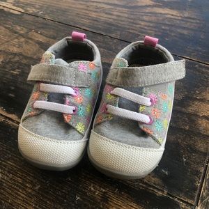 See Kai Run shoes - size 5